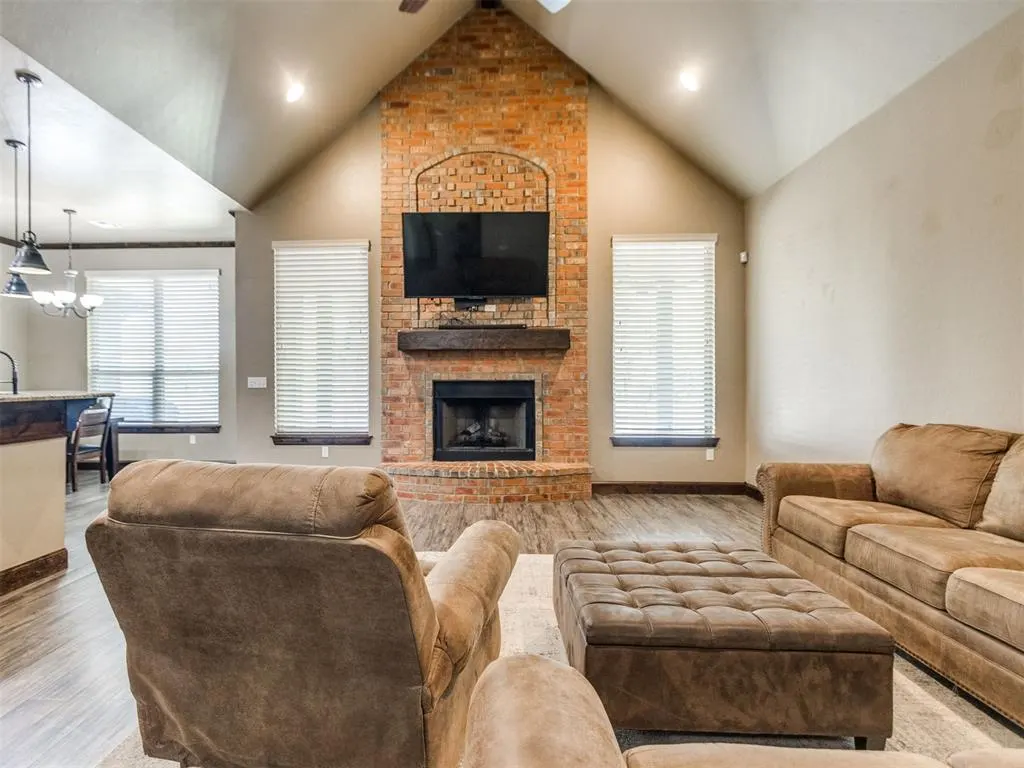Photo 8 — 10915 Sara Court, Midwest City, OK 73130