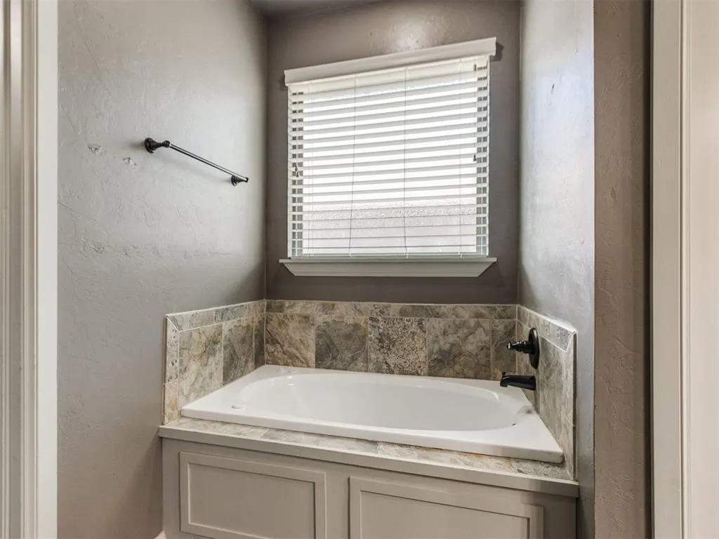 Photo 32 — 10915 Sara Court, Midwest City, OK 73130