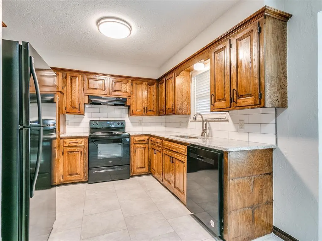 Photo 9 — 1213 Westbrooke Terrace, Norman, OK 73072