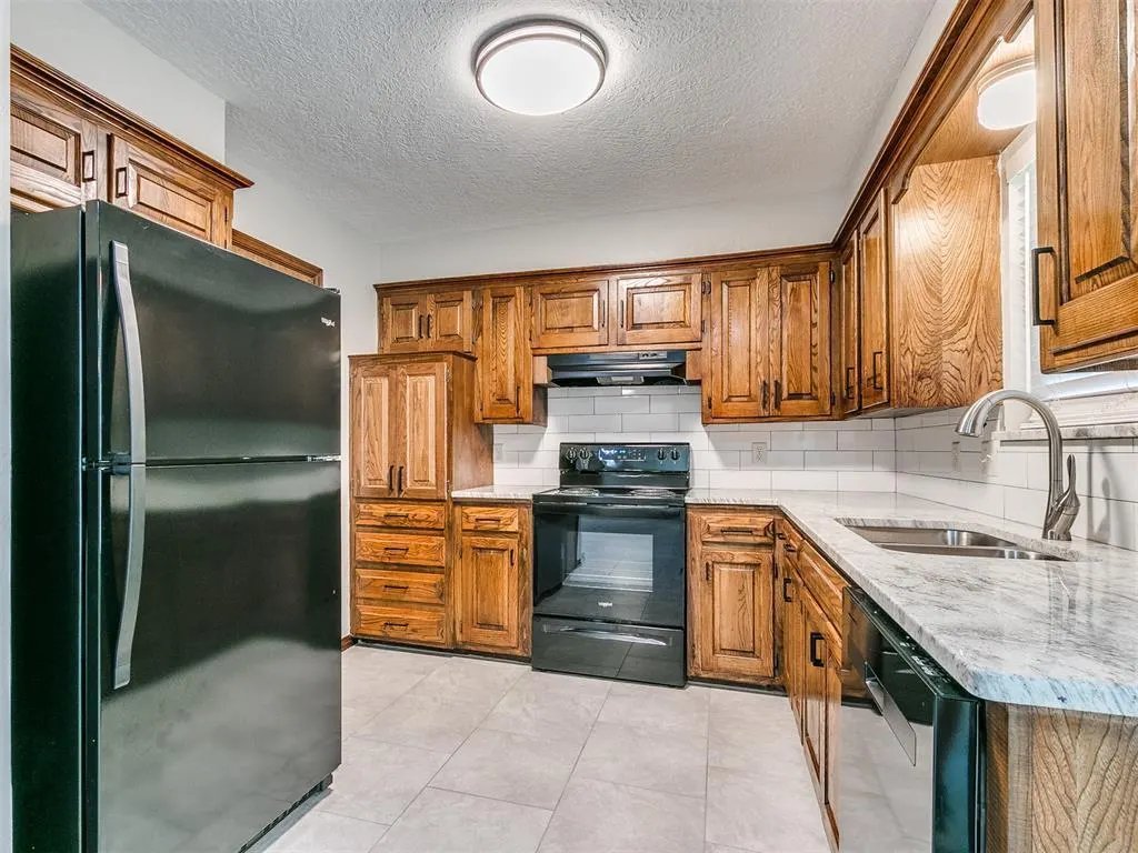 Photo 10 — 1213 Westbrooke Terrace, Norman, OK 73072