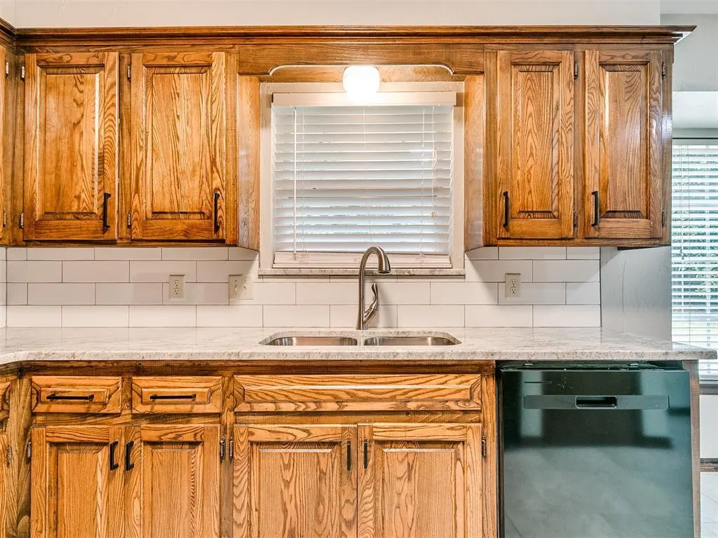 Photo 11 — 1213 Westbrooke Terrace, Norman, OK 73072