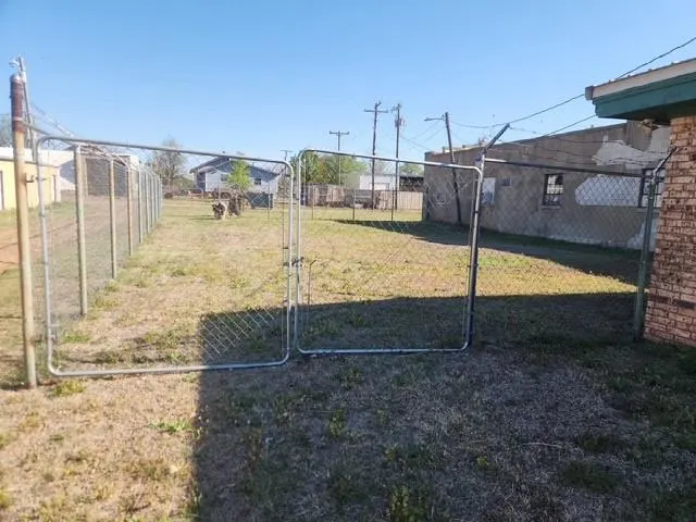 Photo 2 — 121 E Main Street, Geary, OK 73040