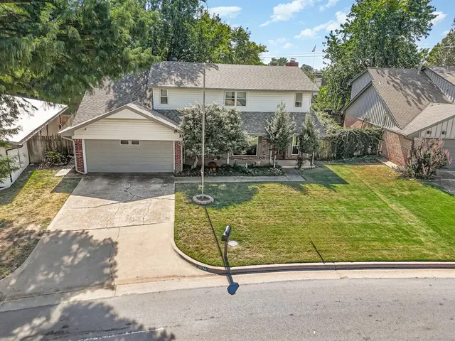 Photo 2 — 6636 Whitehall Drive, Oklahoma City, OK 73132