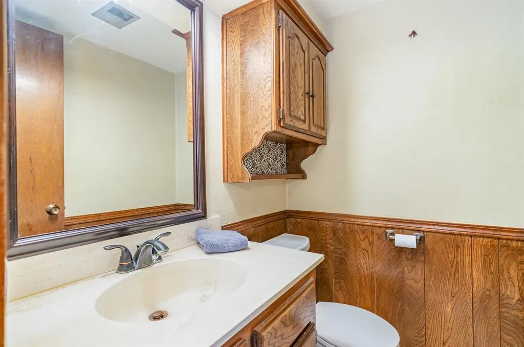 Photo 16 — 6636 Whitehall Drive, Oklahoma City, OK 73132