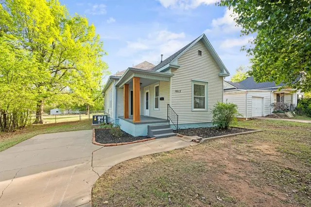 Photo 2 — 1617 W Logan Avenue, Guthrie, OK 73044