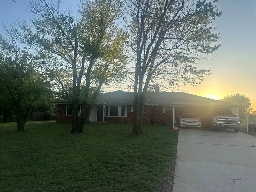 Front exterior — 613 Country Drive, Tuttle, OK 73089