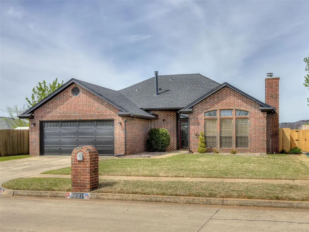 Photo 2 — 2021 Gerrie Street, Midwest City, OK 73130