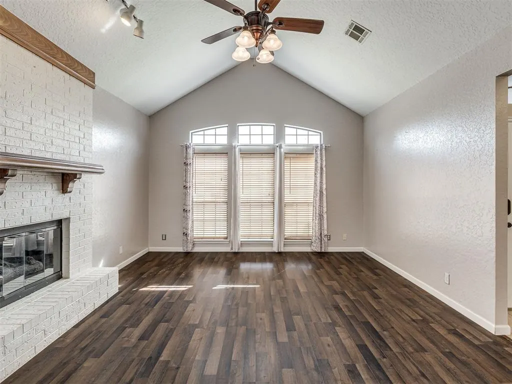 Photo 5 — 2021 Gerrie Street, Midwest City, OK 73130