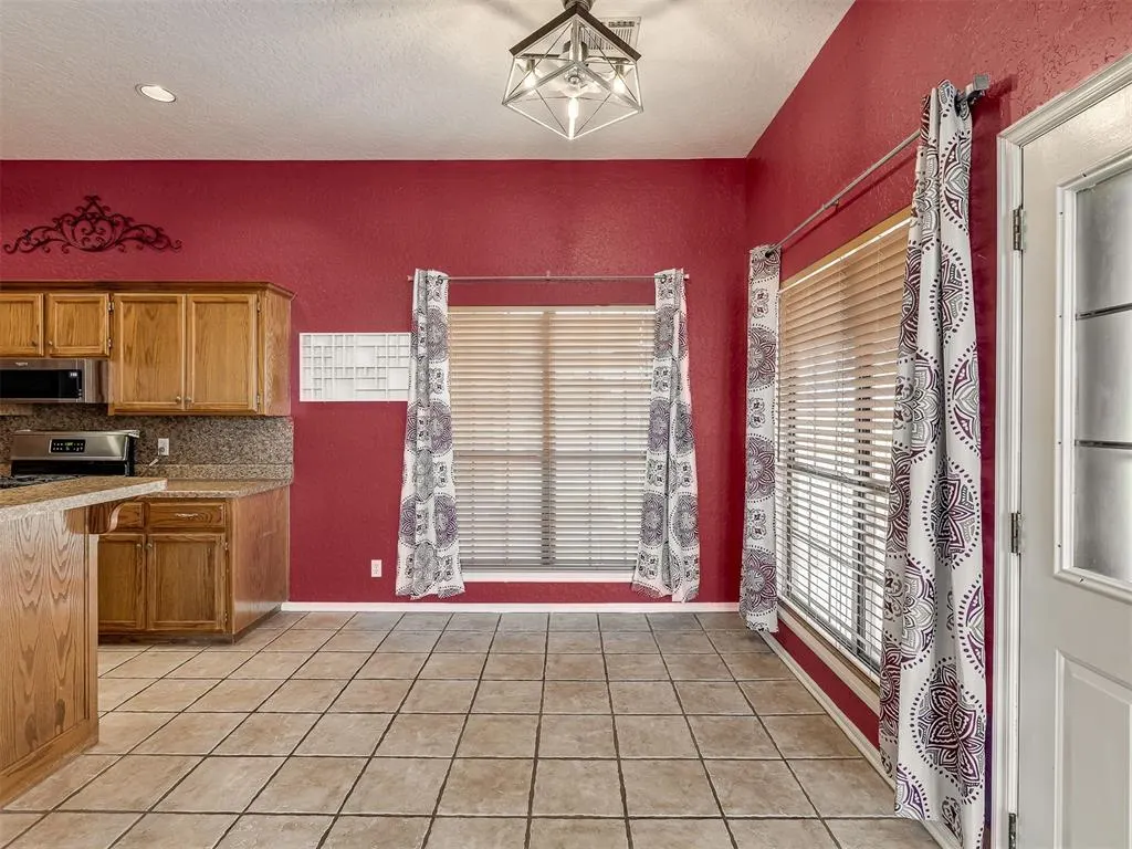 Photo 8 — 2021 Gerrie Street, Midwest City, OK 73130