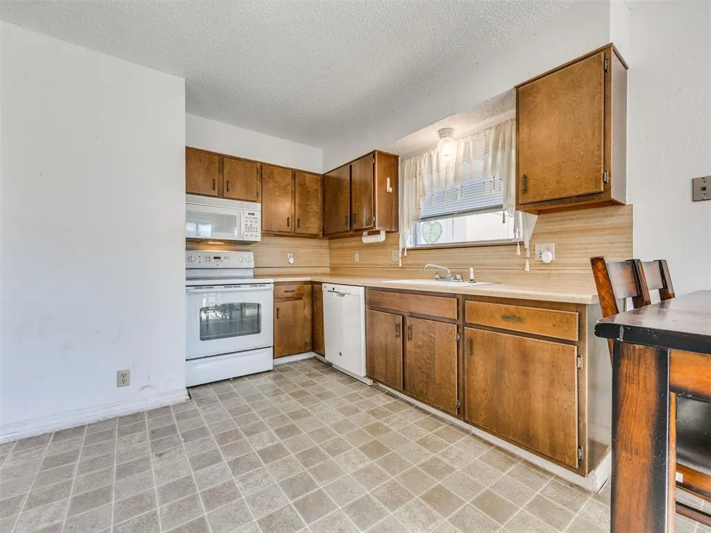 Photo 6 — 9795 Hefner Village Boulevard, Oklahoma City, OK 73162