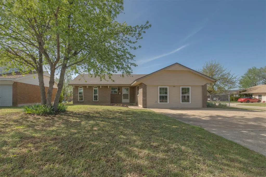 Photo 4 — 700 Century Drive, Moore, OK 73160