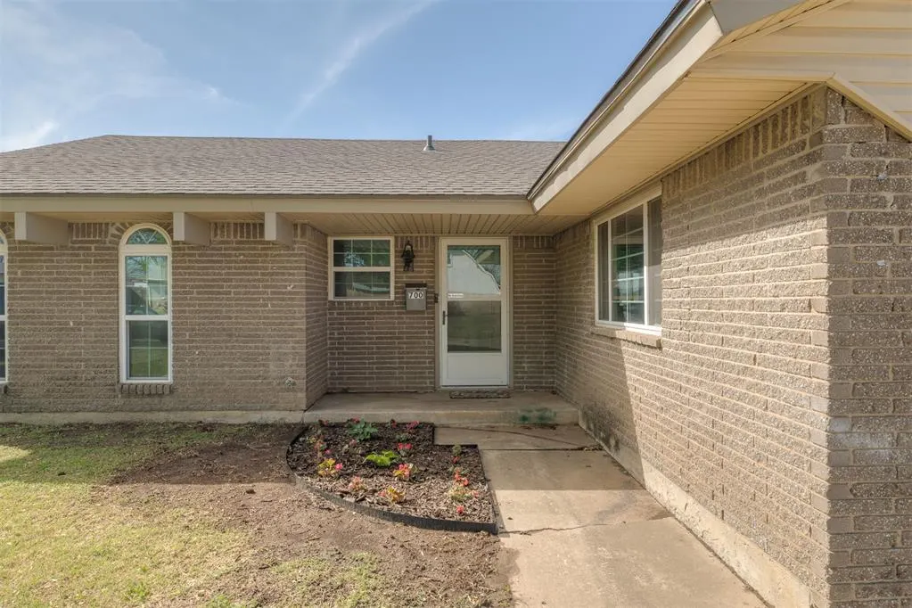 Photo 6 — 700 Century Drive, Moore, OK 73160