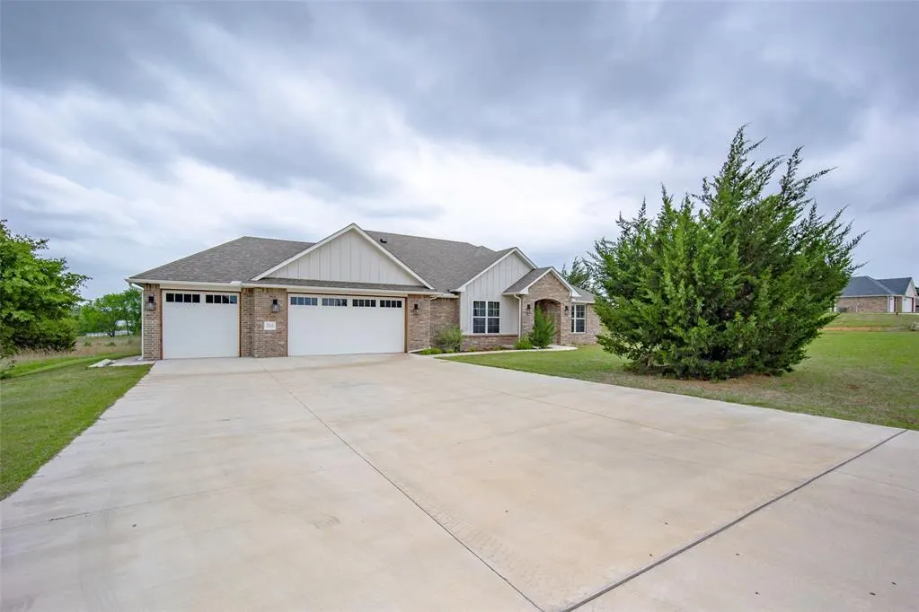 Photo 3 — 2313 Lions Pride Way, Blanchard, OK 73010