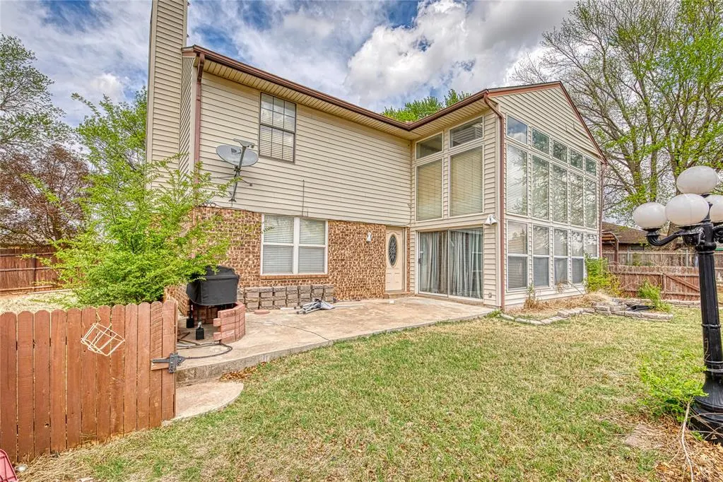 Photo 2 — 112 Jackson Avenue, Weatherford, OK 73096