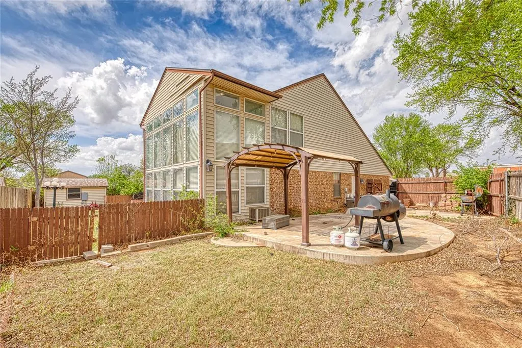 Photo 3 — 112 Jackson Avenue, Weatherford, OK 73096