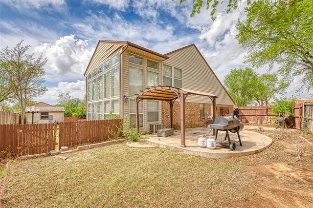 Photo 3 — 112 Jackson Avenue, Weatherford, OK 73096