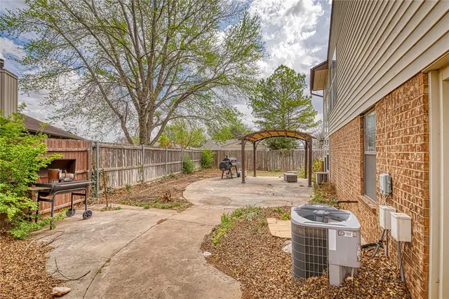 Photo 4 — 112 Jackson Avenue, Weatherford, OK 73096