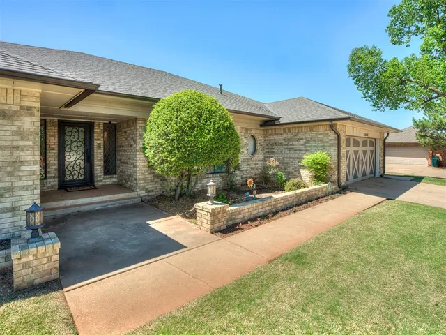 Photo 3 — 3808 Spyglass Road, Oklahoma City, OK 73120