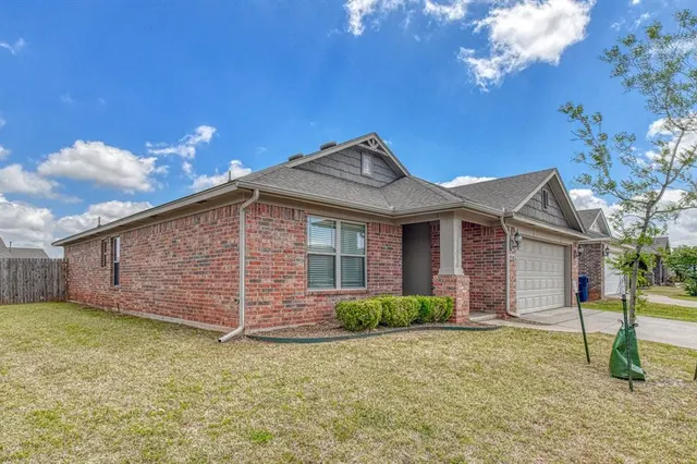 Photo 3 — 19108 Vea Drive, Edmond, OK 73012