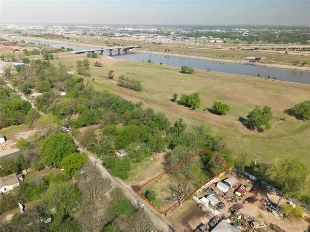 Photo 3 — 1919 SW 8th Street, Oklahoma City, OK 73108