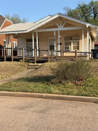 Sold home at 2509 NW 11 Street