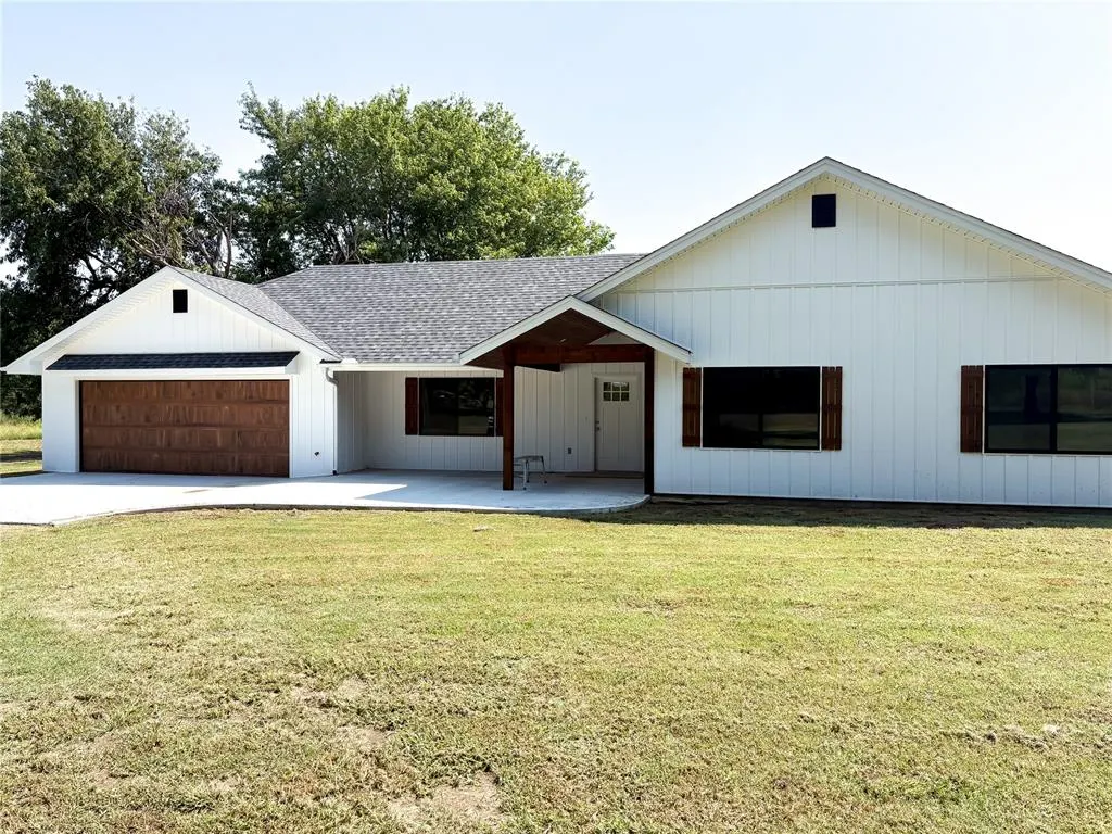 Front exterior — 13049 N County Road 3400 Road, Stratford, OK 74872