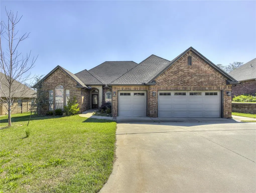 Front exterior — 402 Windsor Road, Midwest City, OK 73130