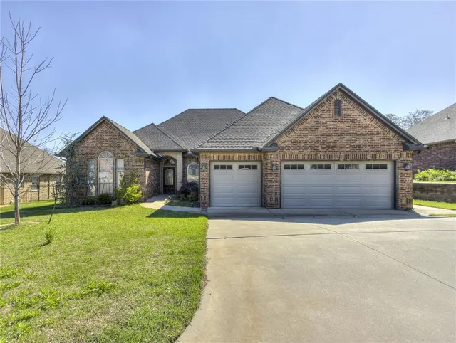 Front exterior — 402 Windsor Road, Midwest City, OK 73130