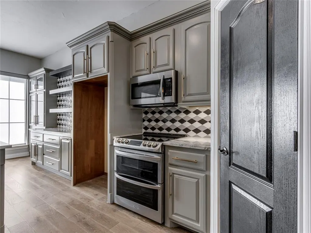 Photo 10 — 402 Windsor Road, Midwest City, OK 73130