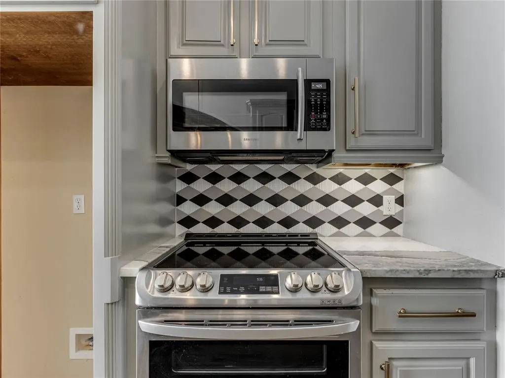 Photo 11 — 402 Windsor Road, Midwest City, OK 73130