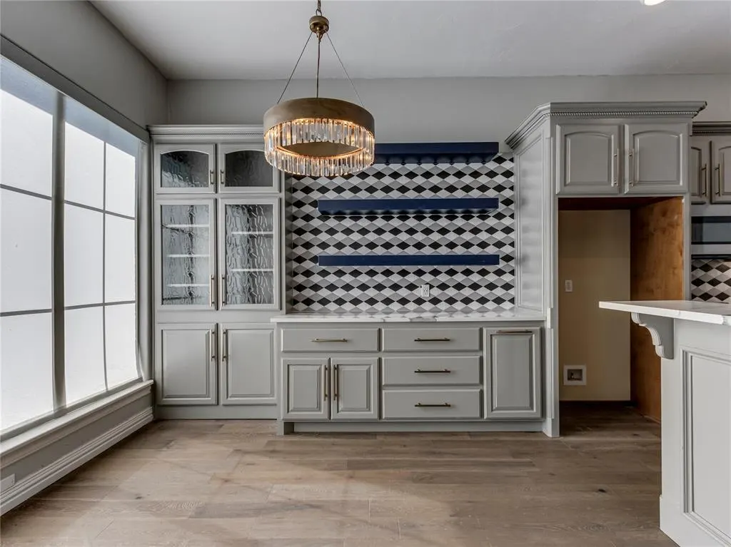 Photo 13 — 402 Windsor Road, Midwest City, OK 73130