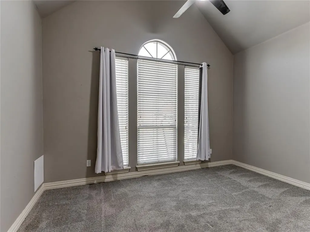Photo 21 — 402 Windsor Road, Midwest City, OK 73130