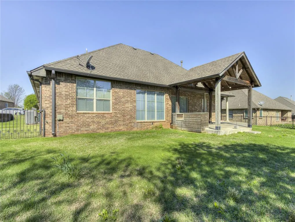 Photo 30 — 402 Windsor Road, Midwest City, OK 73130