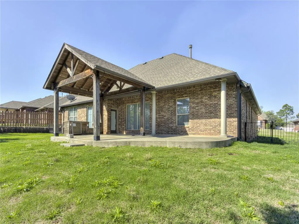 Photo 31 — 402 Windsor Road, Midwest City, OK 73130