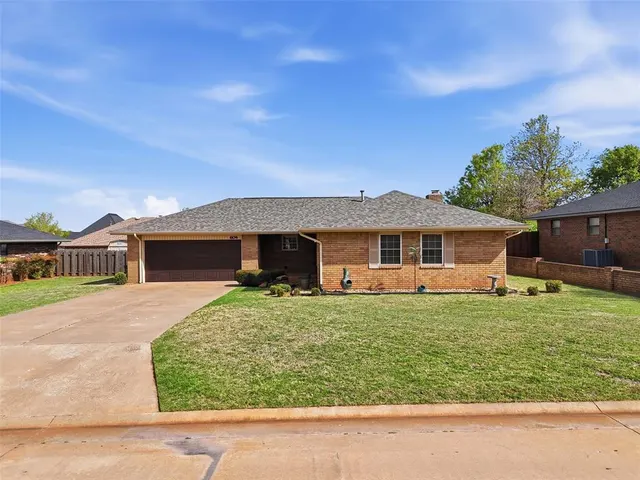 Photo 2 — 604 Hoehner Avenue, Okarche, OK 73762
