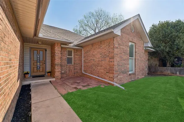 Photo 2 — 5532 S Ventura Drive, Oklahoma City, OK 73135