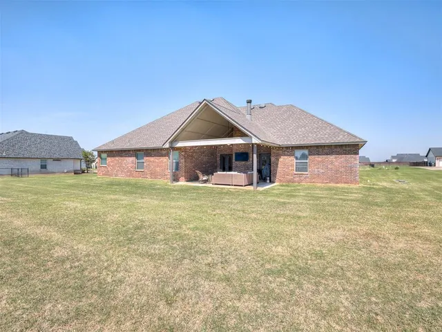 Photo 3 — 10071 Woodland Way, Edmond, OK 73025