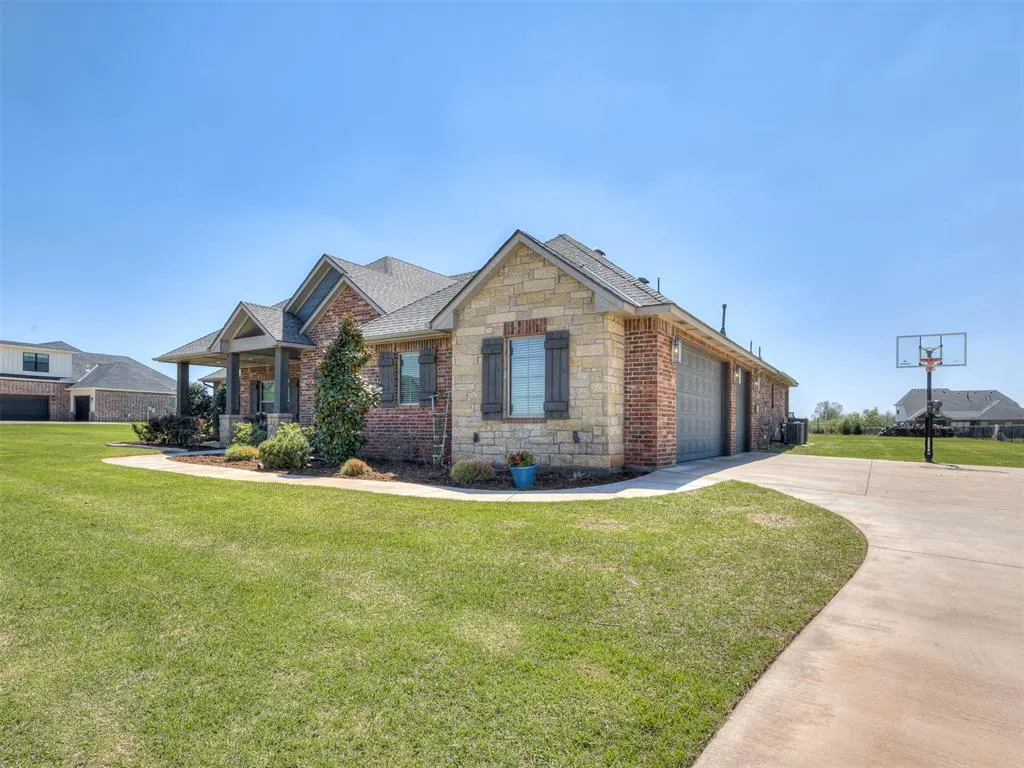 Photo 4 — 10071 Woodland Way, Edmond, OK 73025