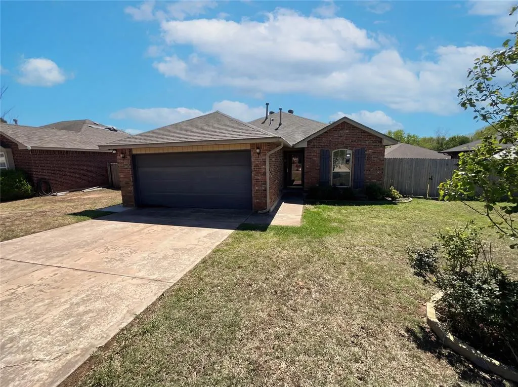 Front exterior — 504 Woodbriar, Noble, OK 73068