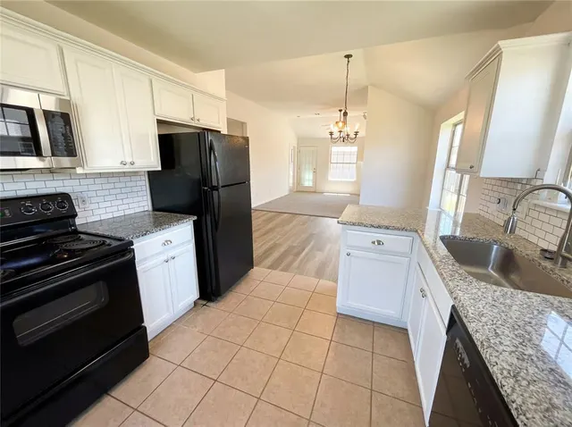 Photo 2 — 504 Woodbriar, Noble, OK 73068