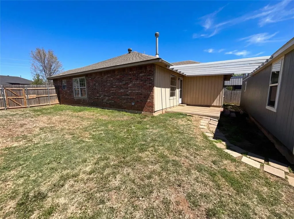 Photo 5 — 504 Woodbriar, Noble, OK 73068