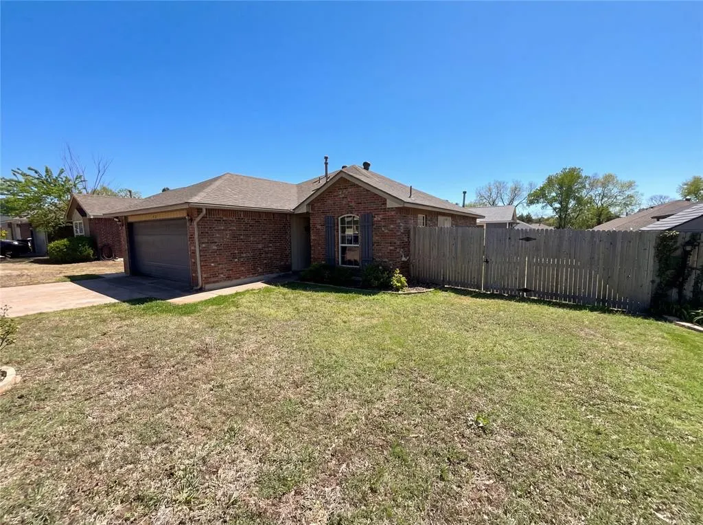 Photo 9 — 504 Woodbriar, Noble, OK 73068