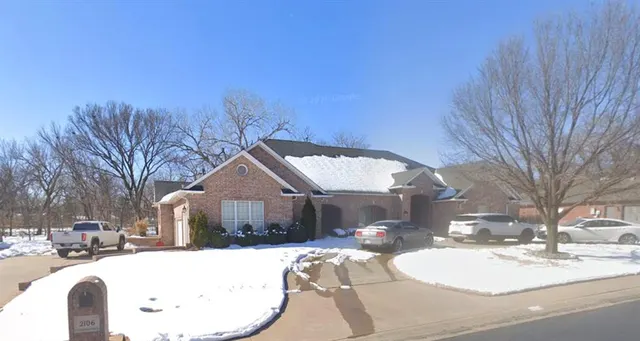 Front exterior — 2106 Maple Leaf Circle, Enid, OK 73703