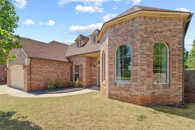 Photo 2 — 13617 Keswick Lane, Yukon, OK 73099