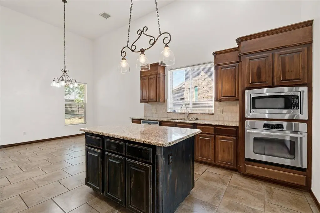 Photo 10 — 13617 Keswick Lane, Yukon, OK 73099