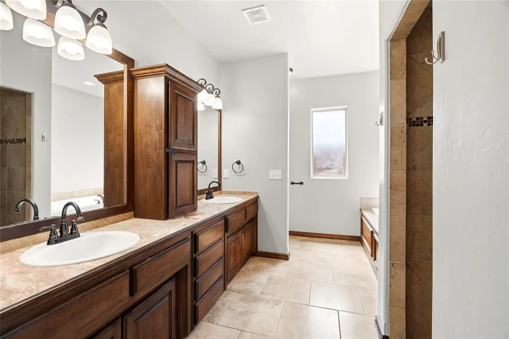 Photo 15 — 13617 Keswick Lane, Yukon, OK 73099