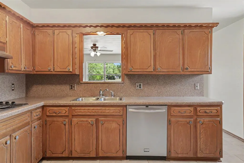 Photo 16 — 122 N Montebella Terrace, Mustang, OK 73064