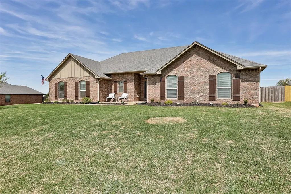 Photo 2 — 5772 Hillside Drive, Guthrie, OK 73044