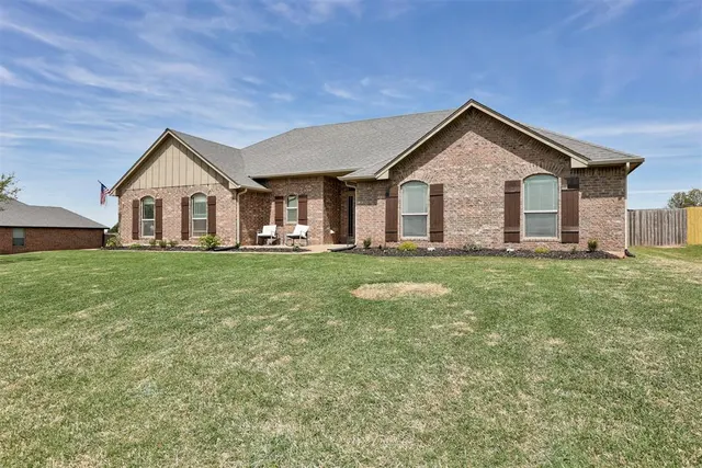 Photo 2 — 5772 Hillside Drive, Guthrie, OK 73044