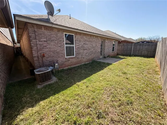 Photo 5 — 12917 Meadows Drive, Oklahoma City, OK 73120